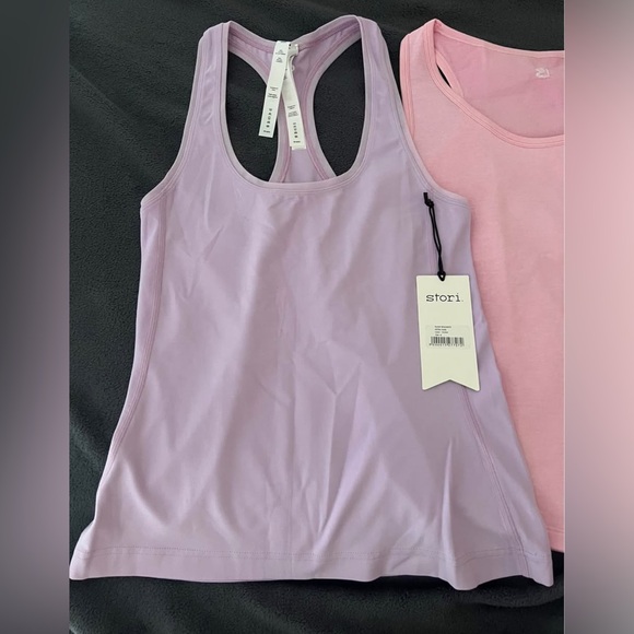 Women’s workout tanks - Picture 2 of 3